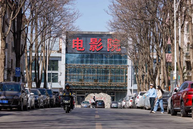 根据XO影院（假设为成人内容平台）的特性，以下是一个符合SEO优化的标题，包含3个长尾关键词：

**XO影院高清在线观看 - 最新中文字幕资源、无广告播放、VIP免费畅享**