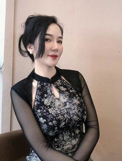 美女被喷满脸精子av的相关介绍