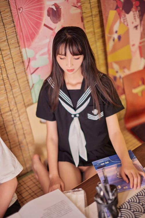 亚洲午夜久久久影院伊人：深夜独享高清影视资源，沉浸式观影体验与经典片单推荐